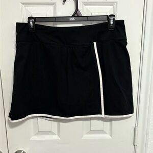 Wild Fable Black and White Skort